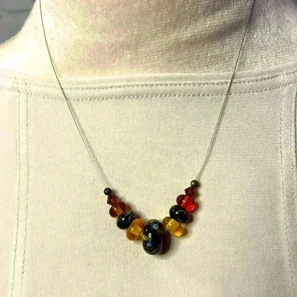 Elegant Multicolor Beaded Necklace - Picture 1 of 8